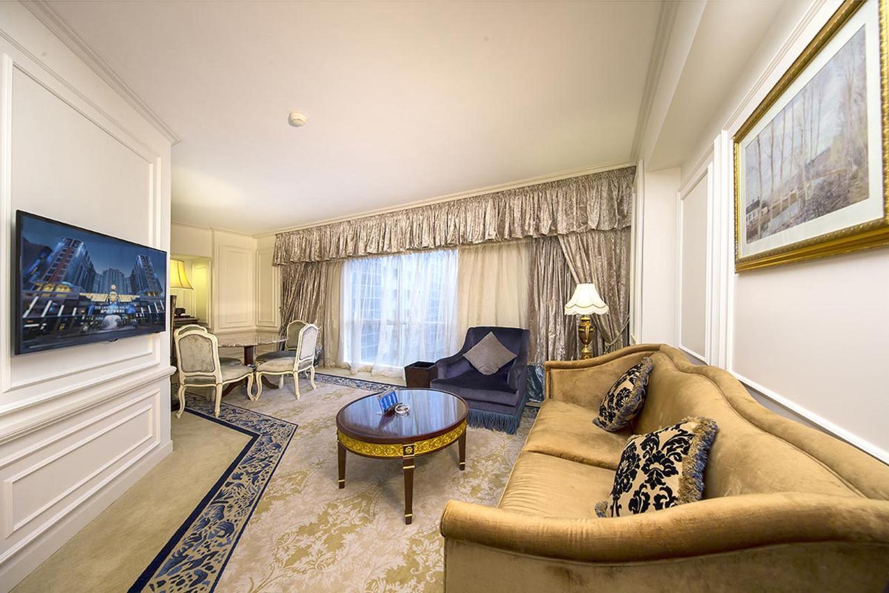 New Orient Landmark Hotel Macao Exteriér fotografie A living room at the hotel