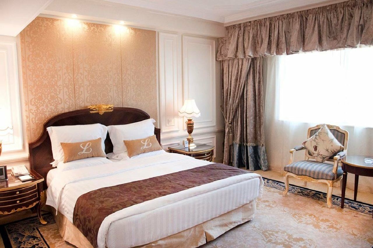 New Orient Landmark Hotel Macao Exteriér fotografie A bedroom at the hotel